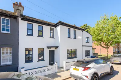 10 Green Road, London