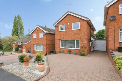 Falcon Close, Kidderminster, DY10
