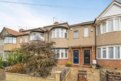Selby Chase, Ruislip, HA4