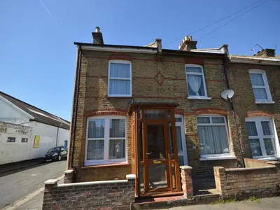 Mead Road, Gravesend, Kent, DA11