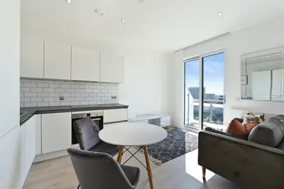 Great West Road, Brentford, TW8