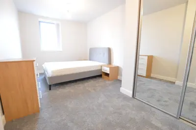 Petersfield Ave, Slough, SL2