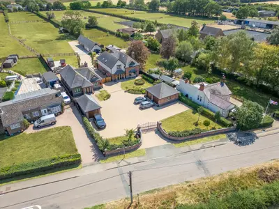 Avenue Road, Rushden, NN10