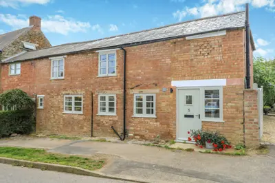 Hill View, Eydon, NN11