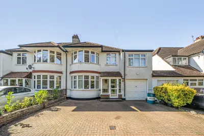 The Gardens, Pinner, HA5