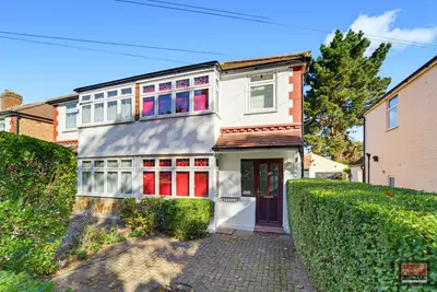 Strodes Crescent, Staines-upon-Thames, TW18