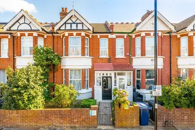 St. Kilda Road, W13