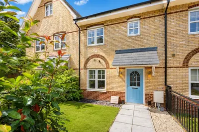 2 Forbury Close, Knaphill, Woking