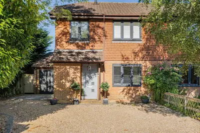 Warwick Road, Holmwood, RH5 4NP