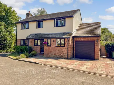 Brookside, Ashington, RH20