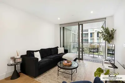 Prince of Wales Drive, SW11