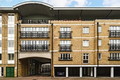 Locksons Close, London, E14