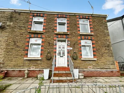 Swansea Road, Pontardawe, SA8