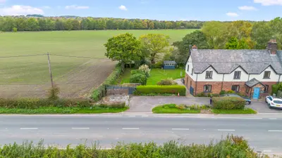 Mosswood Hall Cottages, Stretton Road, Stretton, Warrington, WA4 4NW