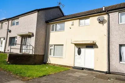 Bruce Lawn, Leeds, LS12