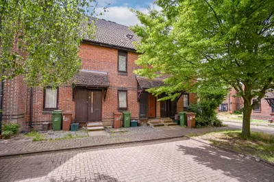 9 Shott Close, Sutton