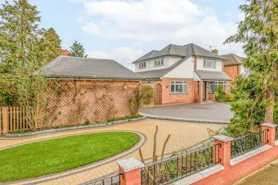 Ashurst Drive, Shepperton, TW17