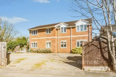 Mapledurham Drive, Purley on Thames, RG8