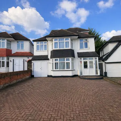 Kings Drive, Edgware HA8 8EE