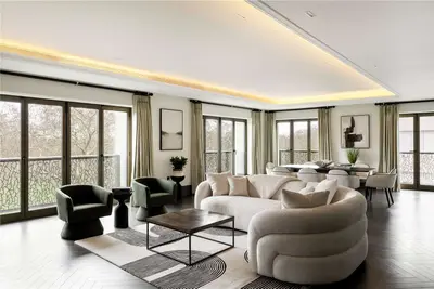 Ashburton Place, London, W1J 8AS
