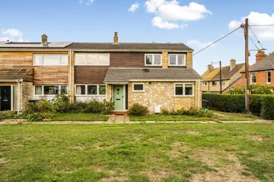 Hilltop Gardens, Islip, OX5