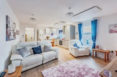 Lumley Road, HORLEY