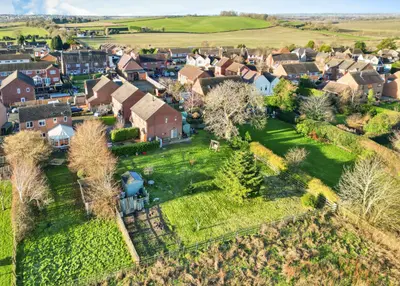 Hill Crest Farm Close, Warton, Tamworth, Warwickshire, B79