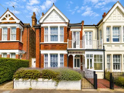 Pierremont Avenue, Broadstairs, CT10