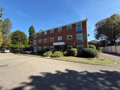 Horsham Road, Shalford, GU4
