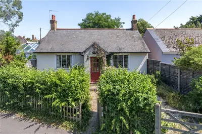 Buckingham Road, Hampton, TW12 3JX