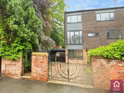 Mayfair Mews, Manchester, M20