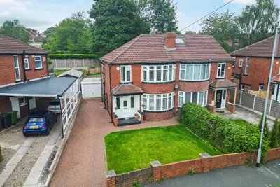 Kedleston Road, Roundhay, LS8