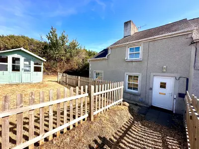 Bryn Rhys, Glan Conwy, LL28