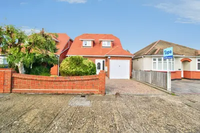 The Crescent, Upminster, RM14