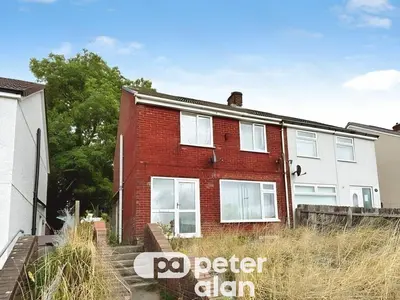 Cedar Road, Newport, NP11