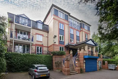 Racefield Road, Altrincham, WA14