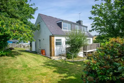 1 Cae Pin Estate, Abersoch, Pwllheli, Gwynedd, LL53 7UH