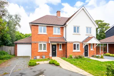 1 Victoria Mews, GUILDFORD