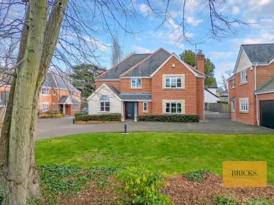 Wells Gate Close, Woodford Green, IG8 0FD