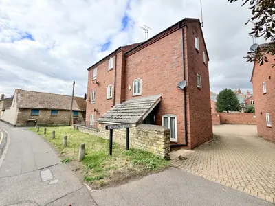 High Street, Raunds, WELLINGBOROUGH