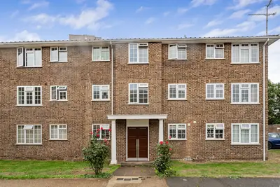 Kingfisher Drive, Staines-upon-Thames, TW18