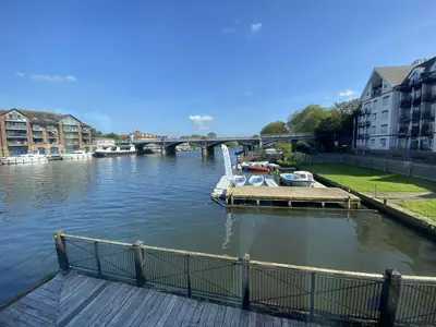 Thames Side, Kingston upon Thames, KT1