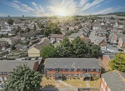 Sevenoaks Close, Romford, Harold Hill, RM3 7EF
