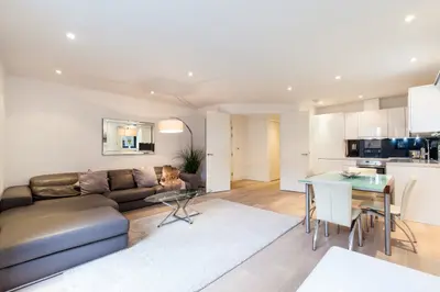 Piazza Residences, Bull Inn Court, WC2R
