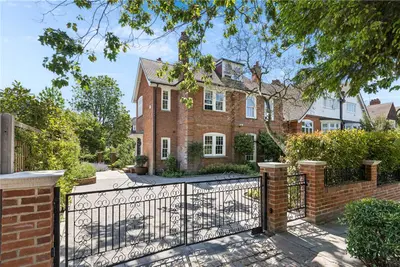 Oakhill Avenue, London, NW3 7RD