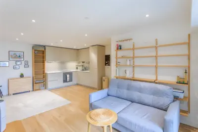 Caversham Road, Beaufort Park, NW9