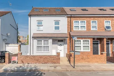 Flat 3, 41 Graham Road, Harrow