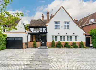The Bishops Avenue, East Finchley, N2