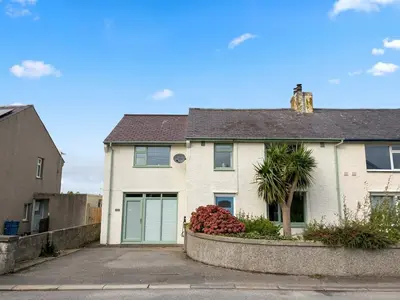 Maes Llety, Four Mile Bridge, LL65