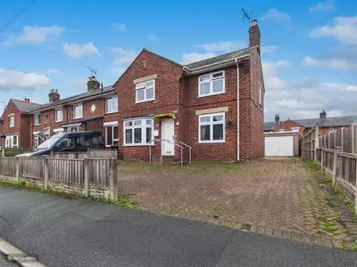 Ffordd Maelor, Wrexham, LL12